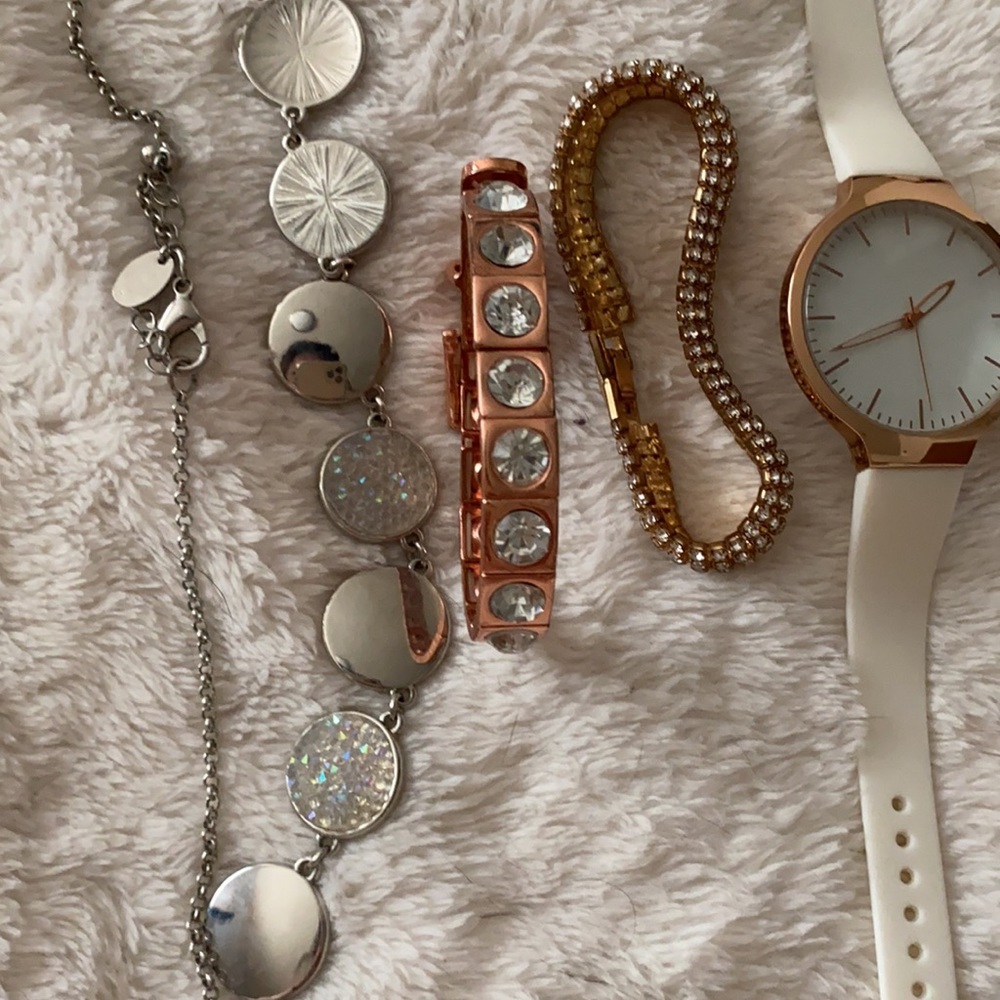 Assorted Jewelry - Picture 2 of 3